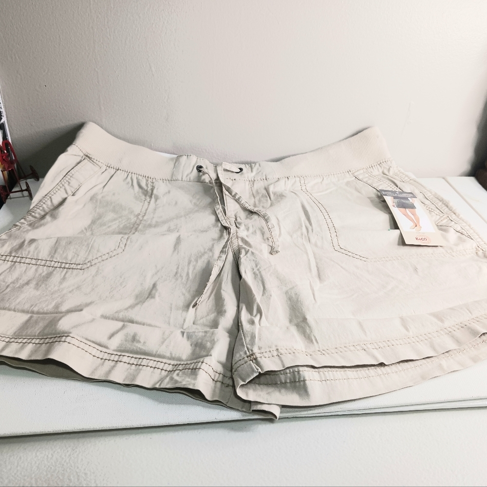 Women's khakis and Company knit stretch convertible draw string sand shorts,